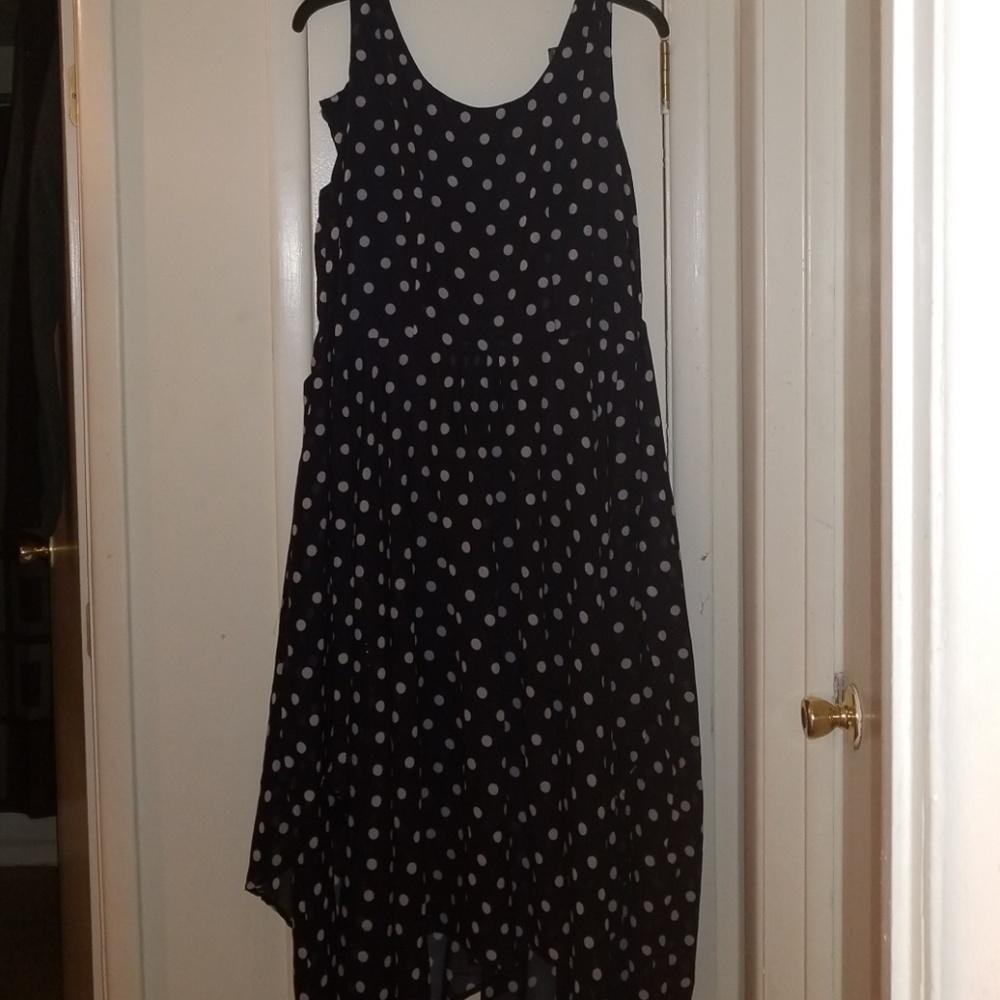 Size 2x polka dot dress - black and white